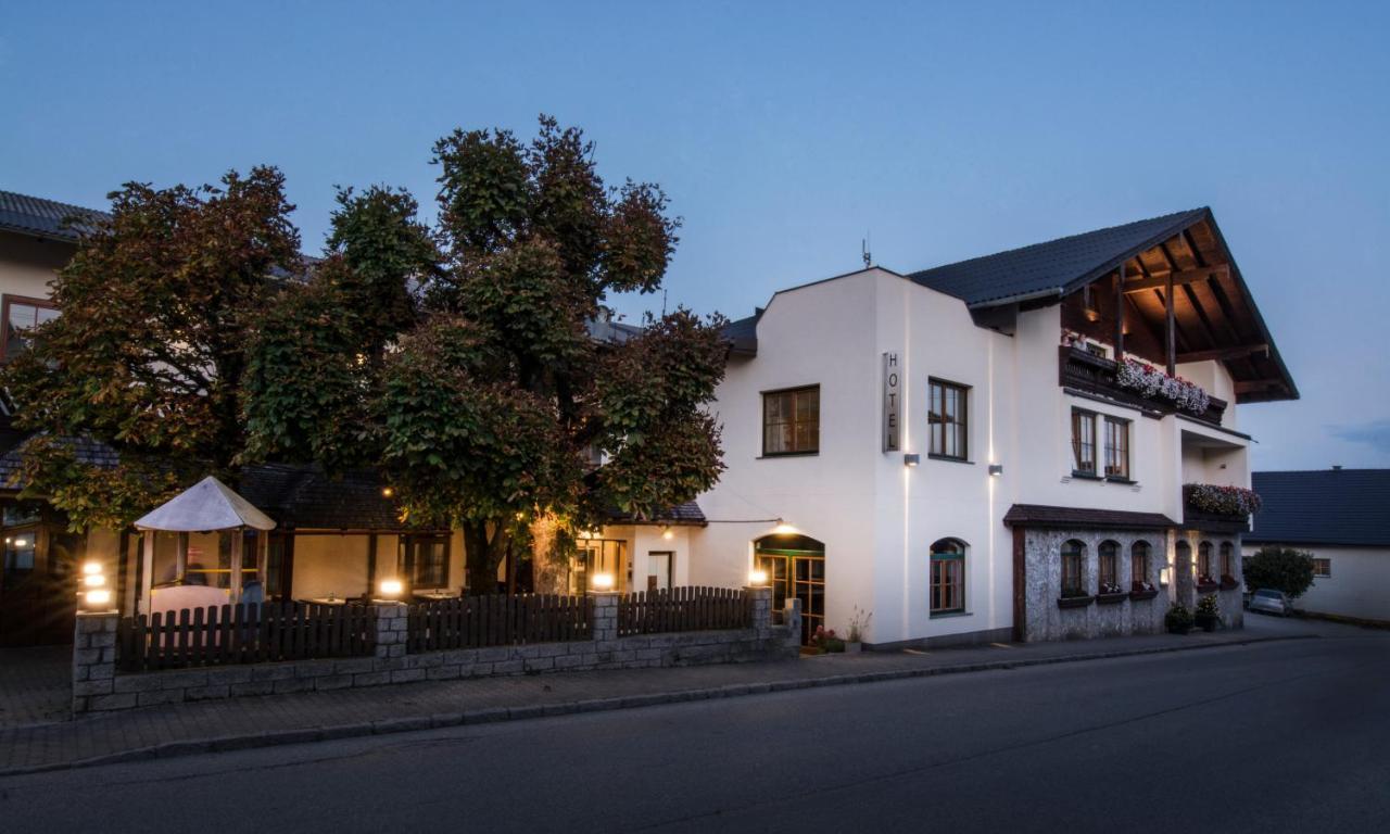 Hotel-Gasthof Beim Boeckhiasl Neukirchen an der Vockla Exterior photo